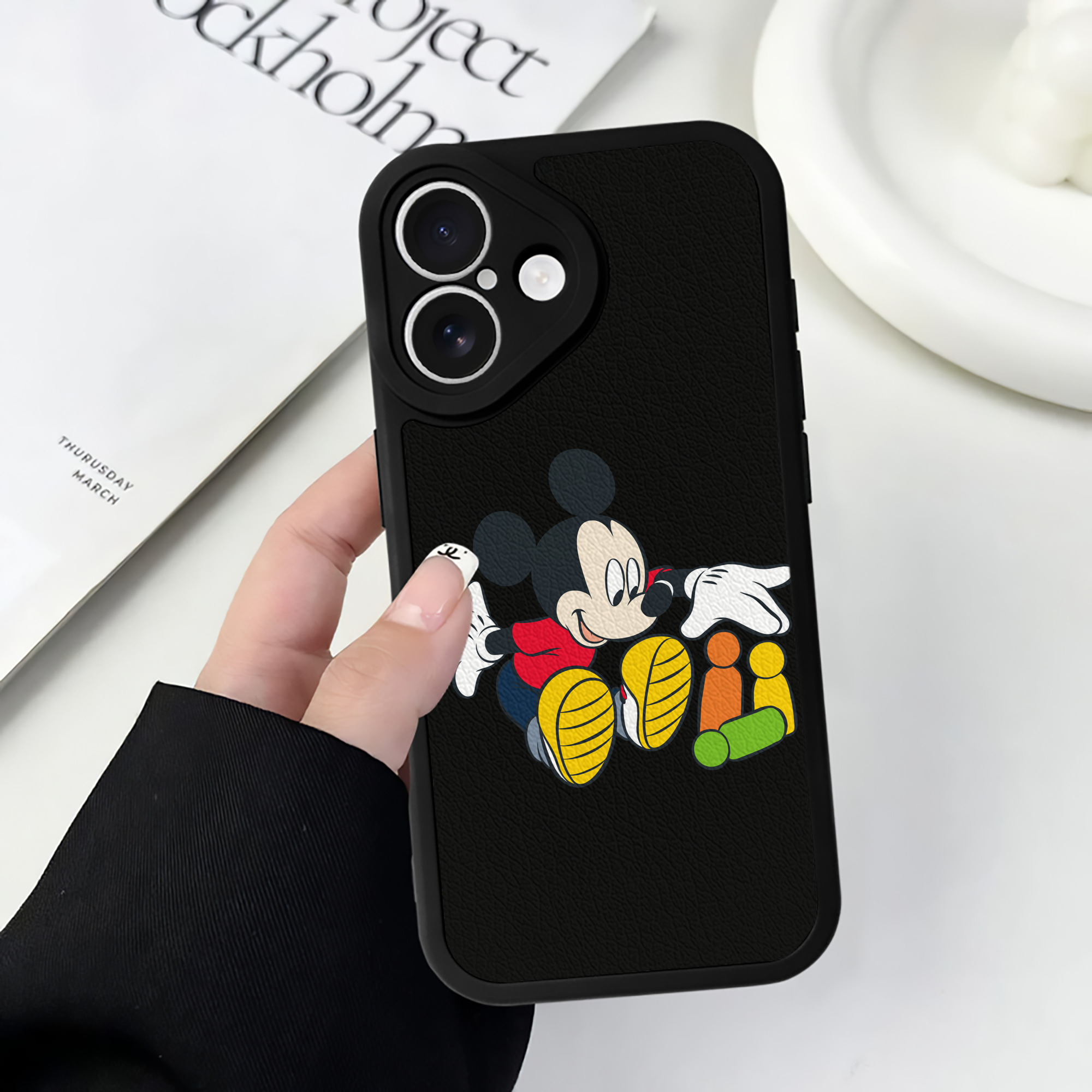 （画像用） ミッキーマウス Mickey Mouse 【iPhone 16シリーズ対応】シリコンスマホケース（レザー調） 材質：シリコン